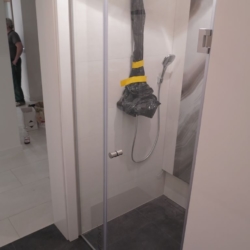 Szklane drzwi do prysznica