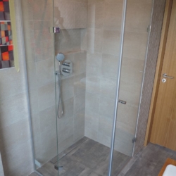 Szklane drzwi do prysznica